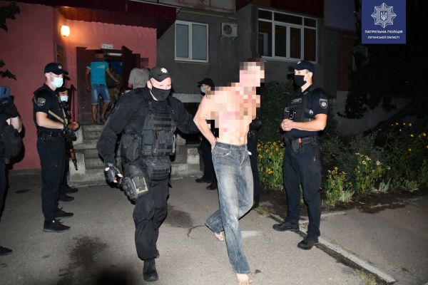 На Луганщине мужчина угрожал подорвать гранатой квартиру