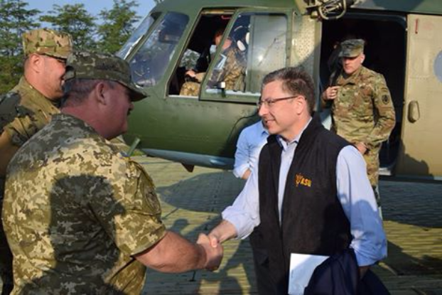 Волкер и Йованович приехали в зону АТО