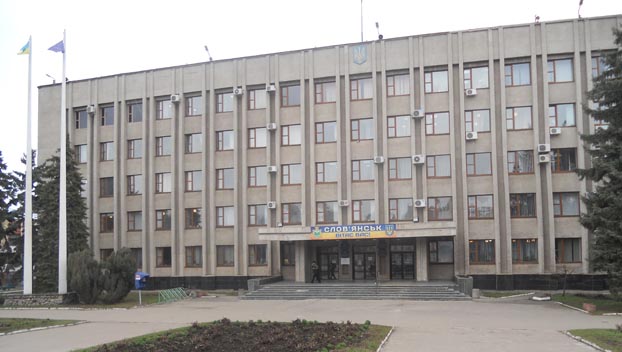 Возмущенные активисты в Славянске сознательно «заминировали» муниципалитет