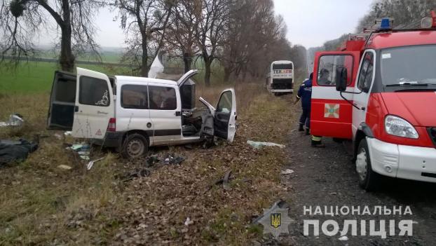 Во Львовской области автобус столкнулся с легковушкой, один человек погиб