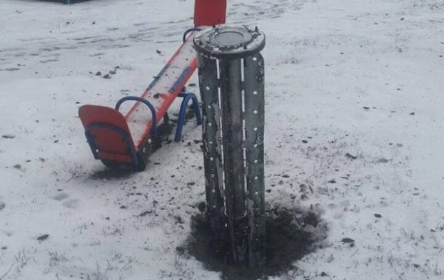В Харькове ракета упала на детскую площадку, в Чернигове — в жилой дом