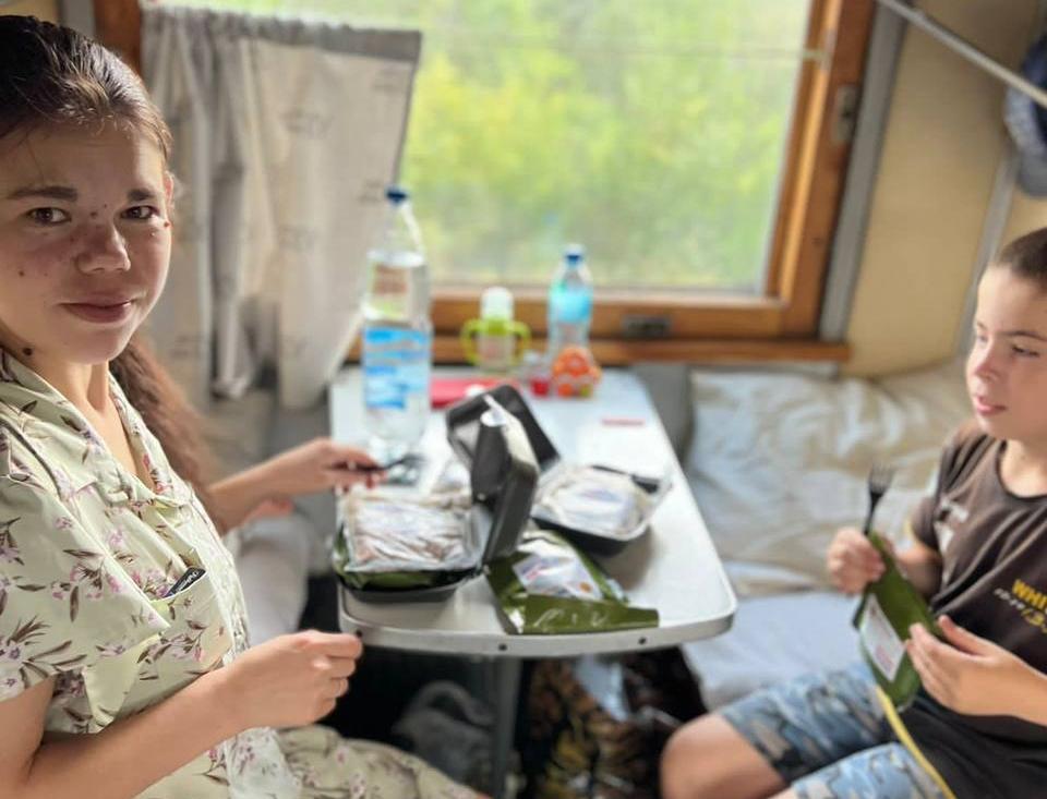 Эвакуационный поезд вывез 45 детей из Донецкой области в безопасный регион