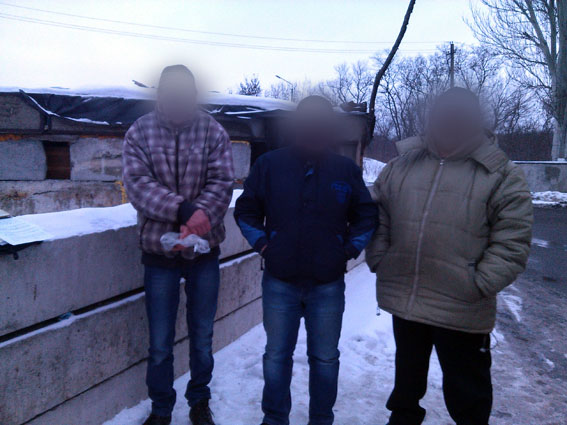 В Артемовске на блокпосту полиция изъяла пакет каннабиса