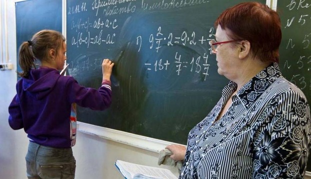 В Украине отменили минимальную зарплату для учителей