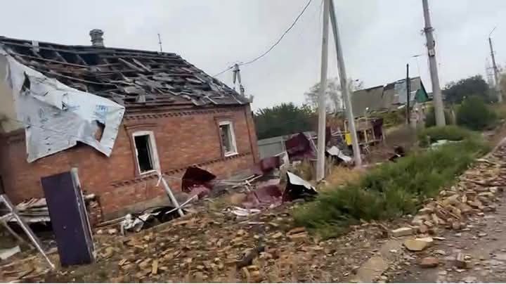 Сегодня в Константиновке ударом авиабомбы повреждены еще 12 домов