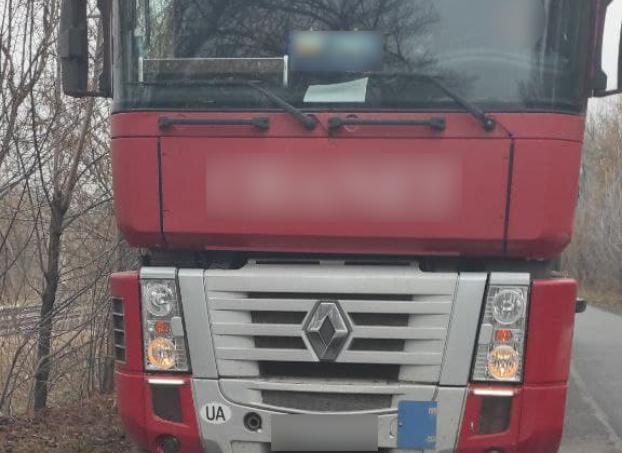 У водителя грузовика в Краматорске выявили поддельное удостоверение