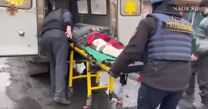 У лікарню Костянтинівки доставили поранену мешканку Часів Яру