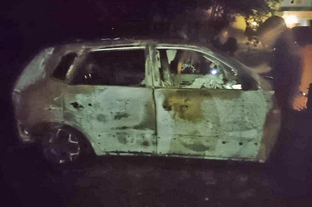 В Мирнограде во дворе многоэтажного дома взорвался автомобиль