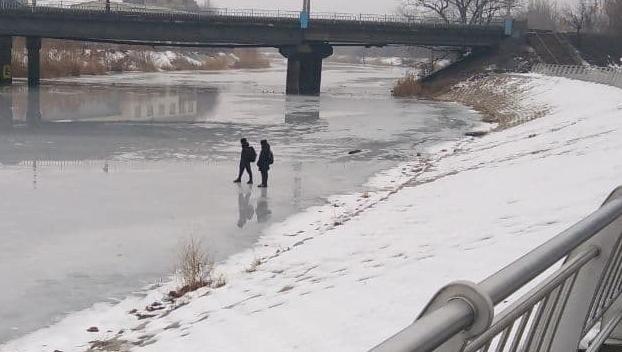 В Краматорске двое школьников рисковали провалиться под лед