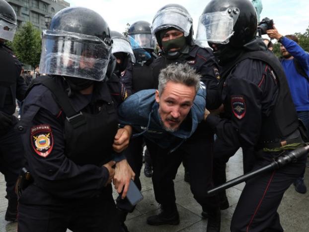 На акции протеста в Москве задержаны более 600 человек