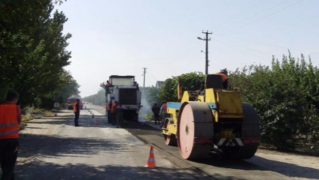 В Константиновке интенсивно ремонтируют дороги 