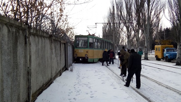 В Дружковке трамвай сошел со скользких рельсов