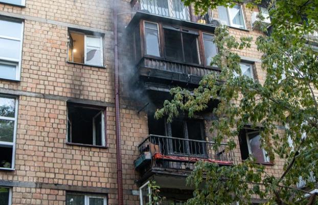 Выпрыгивали из окон: в Киеве произошел сильный пожар в квартире