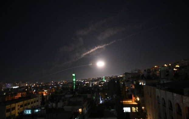 Израиль атаковал сирийские позиции: есть жертвы — СМИ