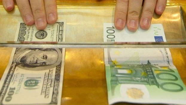 Пенсионный сбор с покупки валюты отменили в Украине