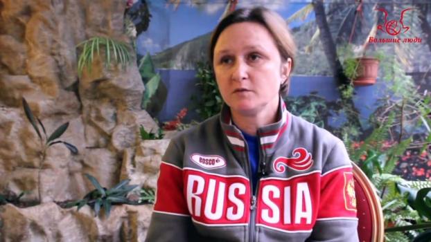 Легендарная российская лыжница проявила себя в единоборстве… с директором школы
