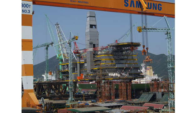 В Южной Корее упала 32-тонная секция крана, погибли 6 работников Samsung