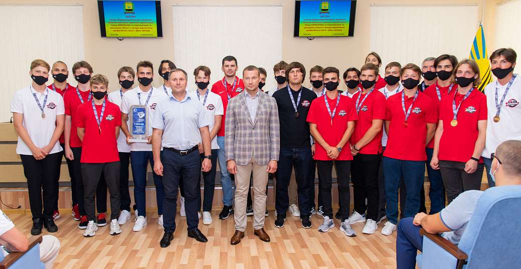 «Донбасс 2004» получил золотые медали чемпионата Украины U-17