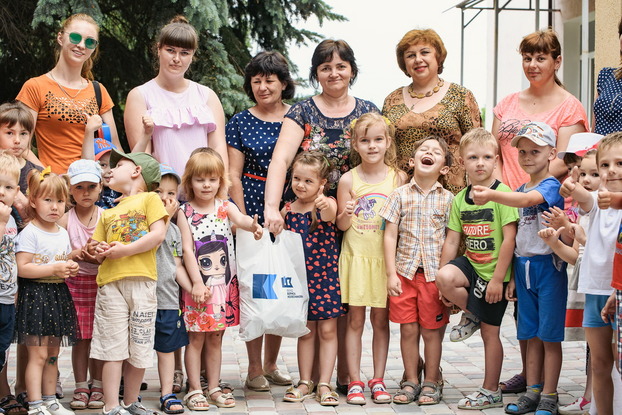Благотворители поздравили юное поколение Донбасса с Днем защиты детей