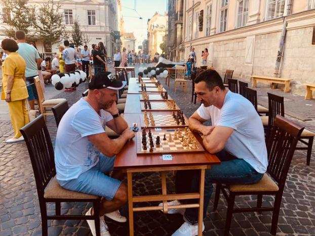 Владимир Кличко играет в шахматы, катается на серфе и размышляет о прошлом