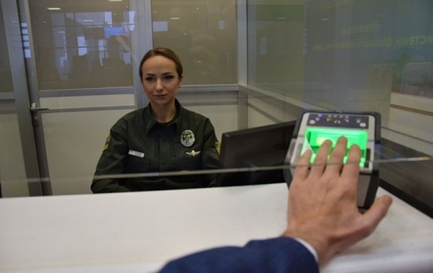 Стало известно, сколько россиян прошли биометрический контроль на границе