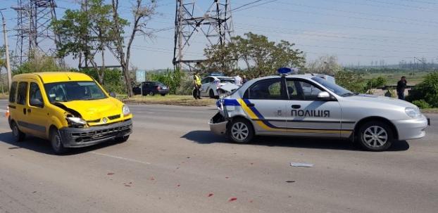 В Мариуполе автомобиль полиции попал в ДТП: есть пострадавшие 