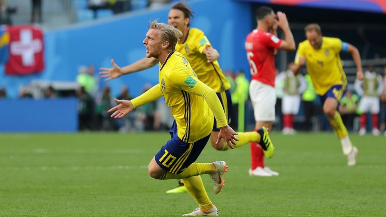 Швеция обыграла Швейцарию благодаря одному рикошету