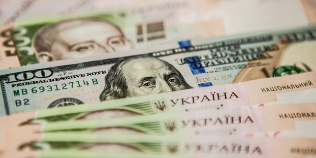 НБУ продолжает опускать гривну: курс валют на 19 марта