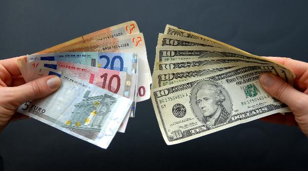 Почему НБУ решился на отказ от доллара в пользу евро