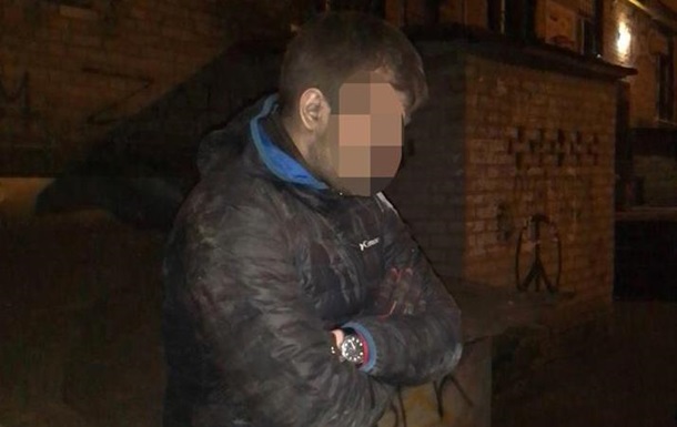 В Киеве вор прятался от полиции в мусорном баке