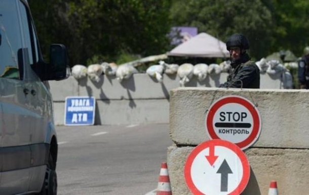 На КПВВ Майорское прострелили два модуля пункта оказания помощи