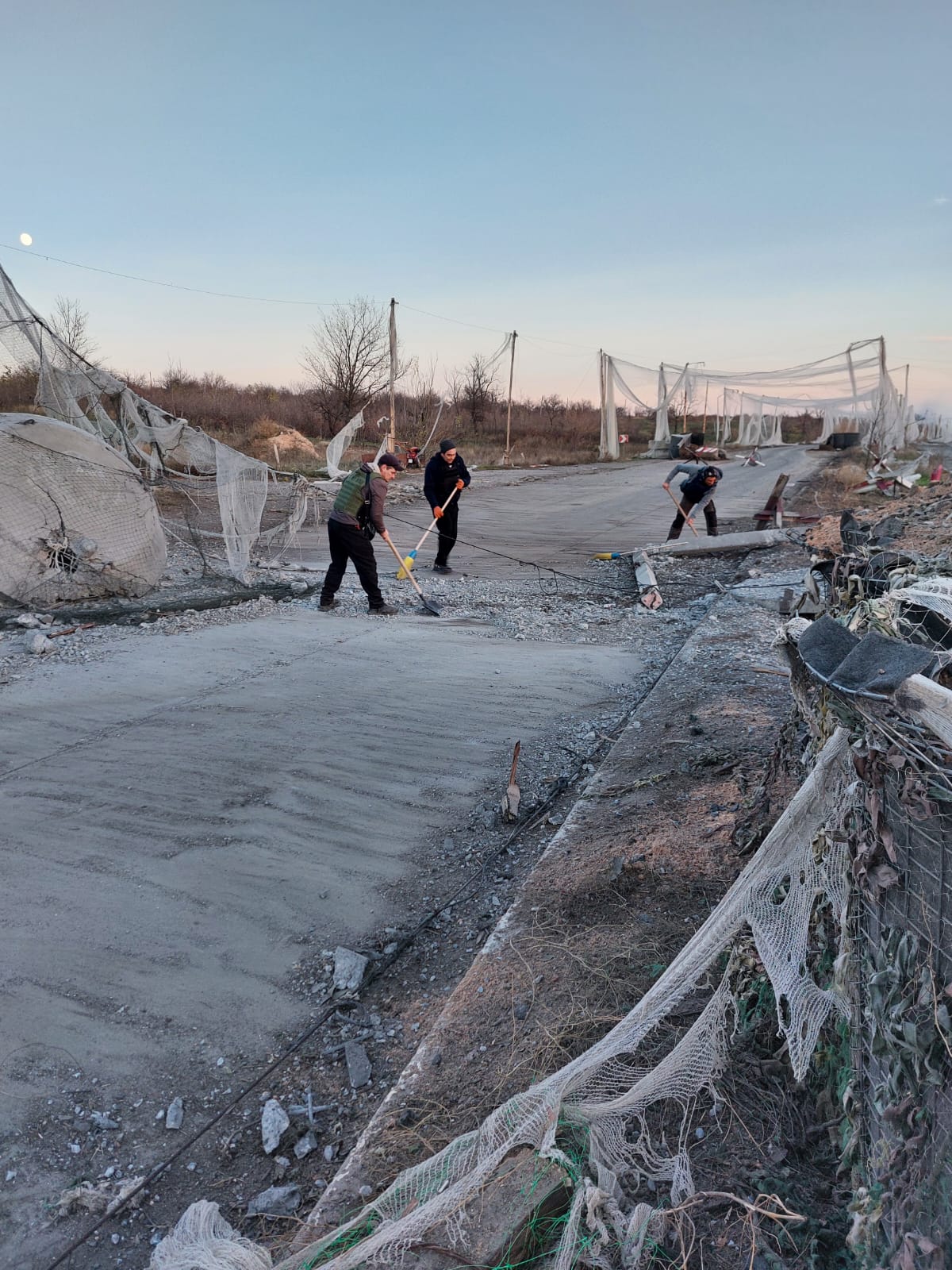 Расчистка завалов на дорогах в Константиновке