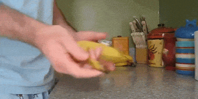 как чистить бананы