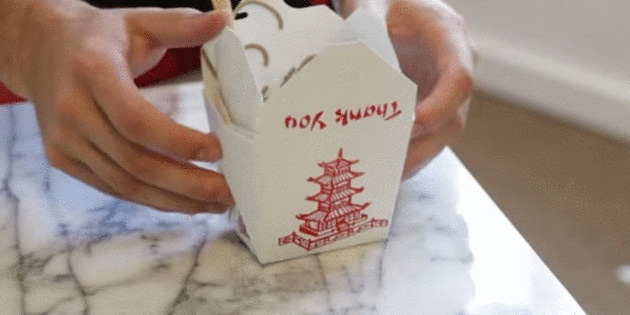 коробка с китайской лапшой