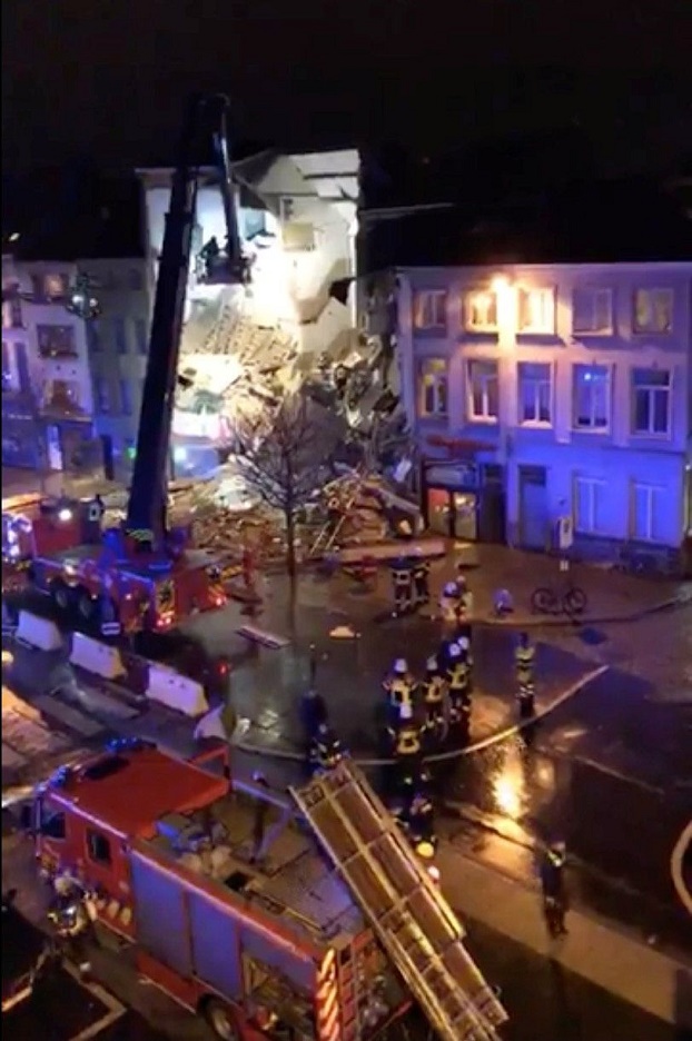 Последствия взрыва дома в Антверпене / REUTERS