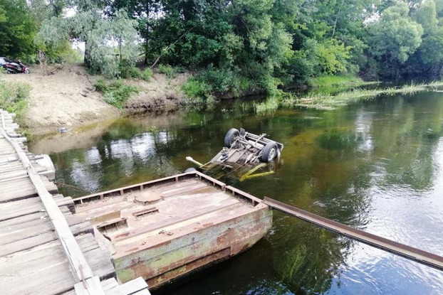 На Черниговщине авто упало в реку: водитель погиб на месте