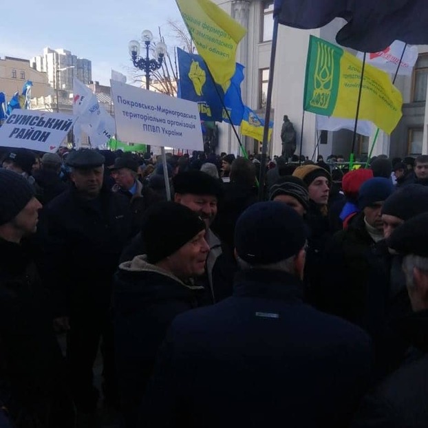 Горняки Покровского района вышли на митинг под Радой