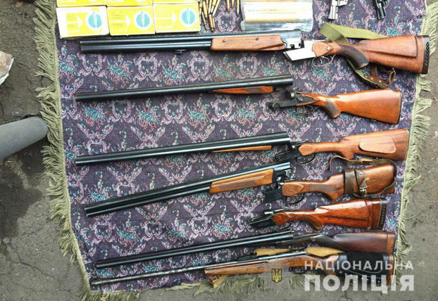 В Доброполье полиция изъяла у мужчины арсенал оружия