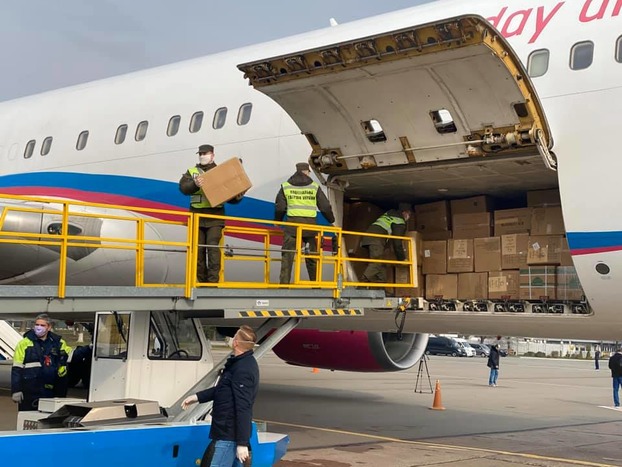 Второй самолет со медицинскими средствами из Китая прибыл в Украину