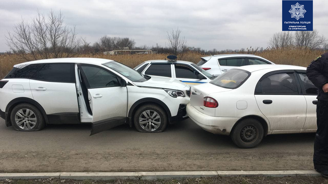 Пьяный водитель устроил тройное ДТП в Славняске