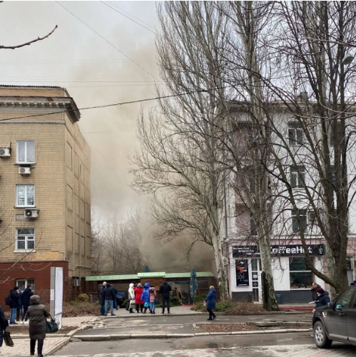 В центре Донецка загорелся бар: пожар тушили четыре часа