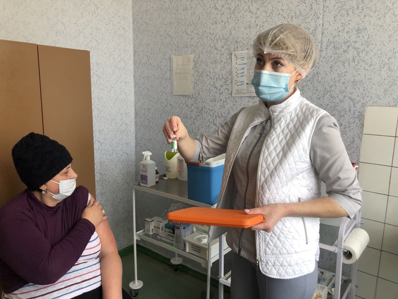 В Константиновке отслеживают состояние пациентов привившихся от COVID-19