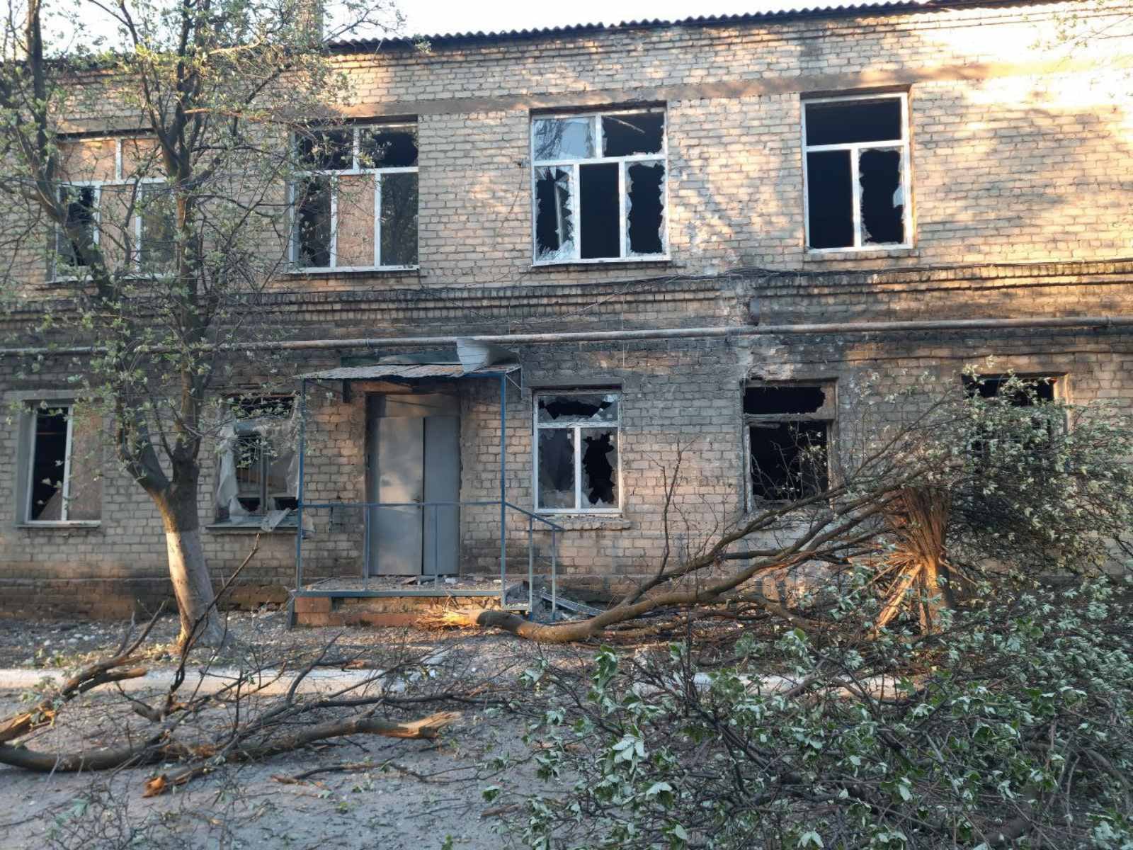 Больница оказалсь под обстрелом в Донецкой области