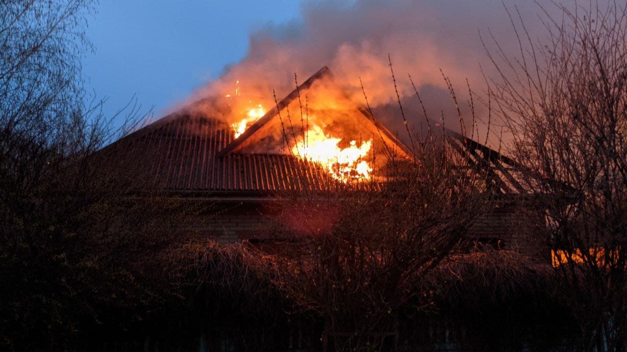 Масштабный пожар произошел в частном доме в Краматорске