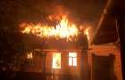 Спасатели Константиновки ночью тушили пожар после российского обстрела