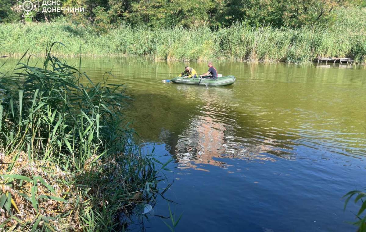 Спасатели Константиновки достали тело мужчины из водоема