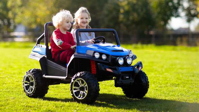 Стоит ли покупать детский электромобиль: преимущества и недостатки