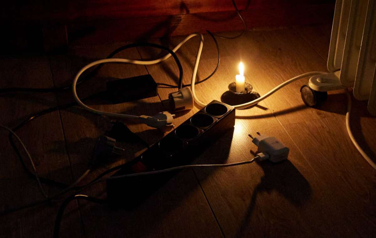 Сложная ситуация в энергосистеме: Ограничения ввели по всей Украине