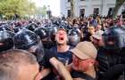 В Одессе беспорядки: Мэрию атакуют активисты