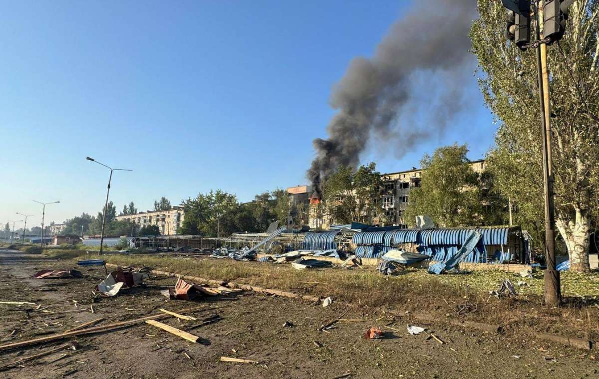 Масштабные повреждения в Константиновке после утренней атаки, горела многоэтажка: фото